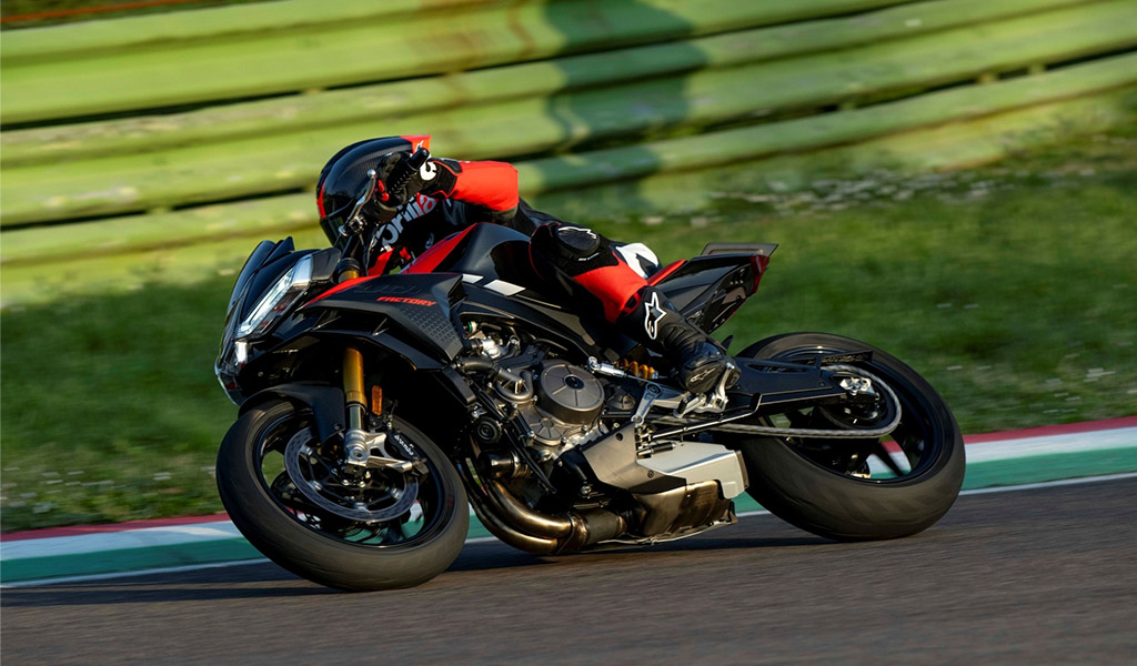 aprilia tuono 660 factory in pista 
